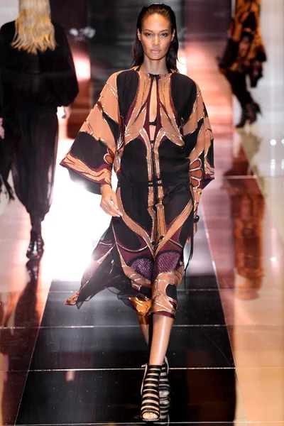 Look 12
